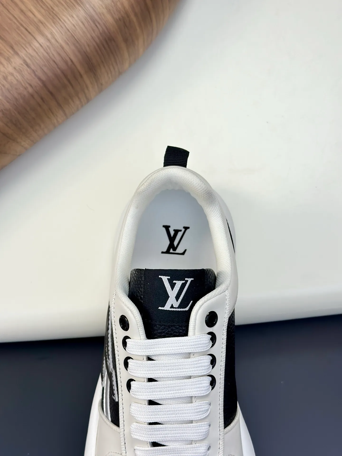 Men's shoes💰780 Lv 🔍Top purchasing agent🇮🇹 Louis Vuitton, the sports sneaker counter is synchronized, the uppers are imported from Italy, high-quality splicing colorful and complex crafts, the imported mesh padding is soft and comfortable, soles: original soles specially provided by the original factory, T men's men's shoes 💰U exclusive movable molded soles are super comfortable, original factory and single goods, 🔍🔍high quality, you can enter and leave the counter at will, welcome to compare, code number 38-44 (customized 45)